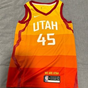 Donovan Mitchell jersey